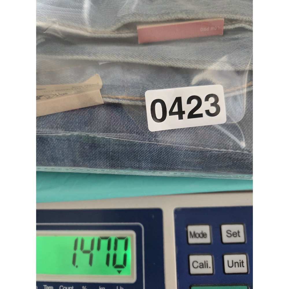 Levi's Low Pro Straight Jeans Womens 30x29.5 Mid Rise Relaxed Hip And Thigh - Picture 9 of 9